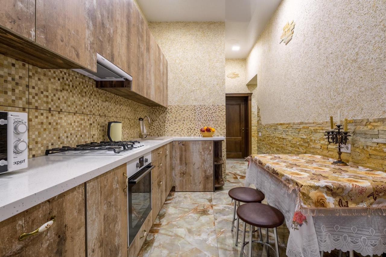 Noviy Svit 4 Apartments ลวีฟ ภายนอก รูปภาพ