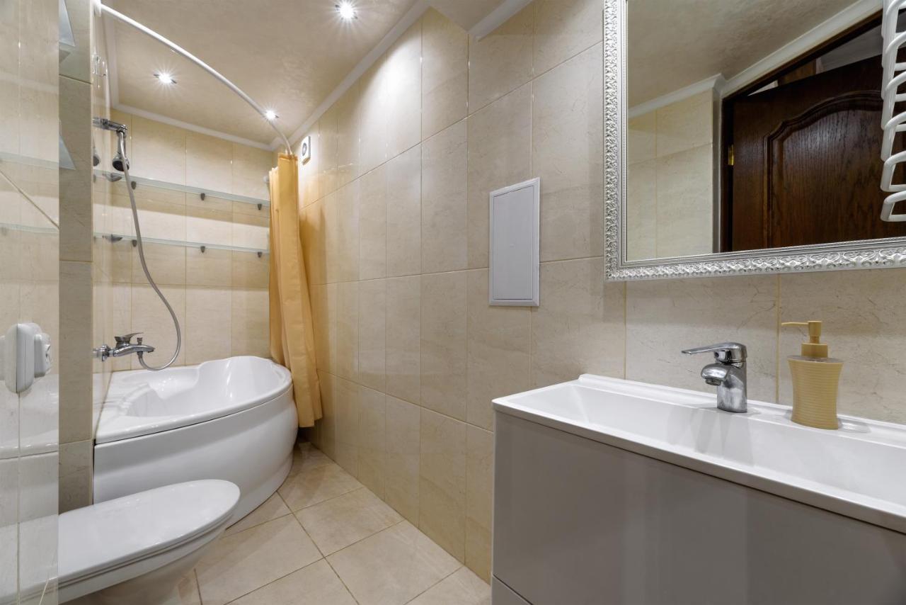 Noviy Svit 4 Apartments ลวีฟ ภายนอก รูปภาพ