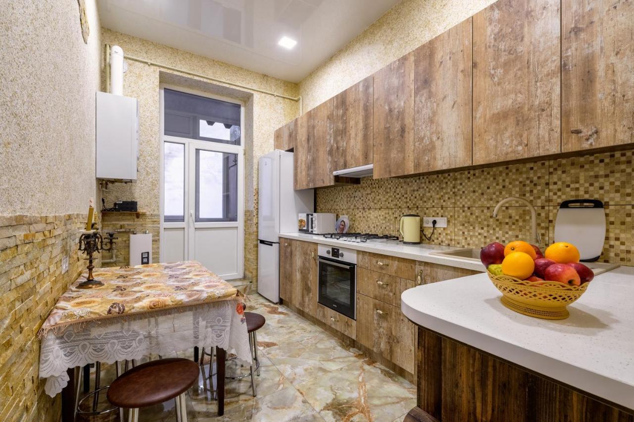 Noviy Svit 4 Apartments ลวีฟ ภายนอก รูปภาพ